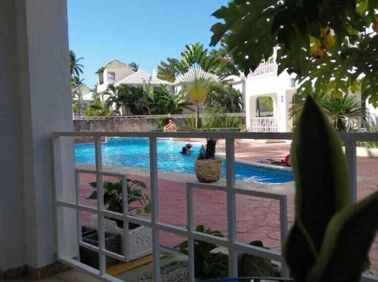 پانسیون Grand Blue Garden Los Corales Beach