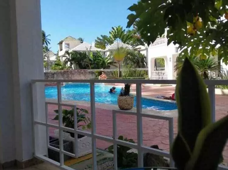 پانسیون Grand Blue Garden Los Corales Beach