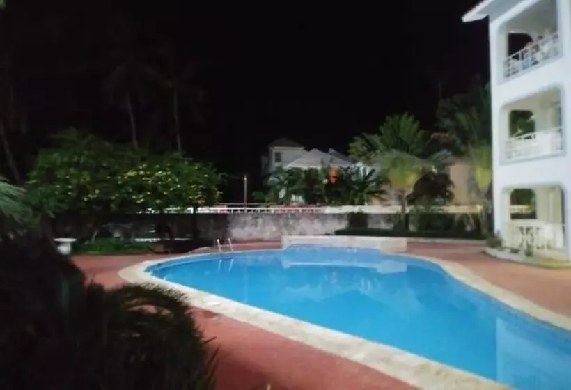 پانسیون Grand Blue Garden Los Corales Beach