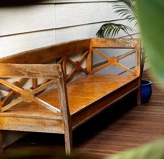 پانسیون Maison Taina