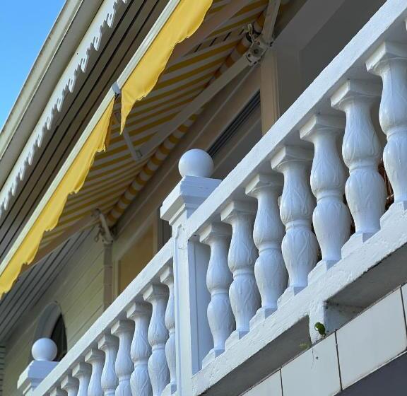 پانسیون Maison Taina