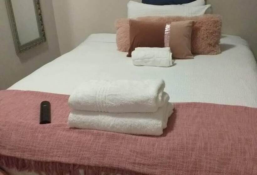 Pension (Hôtel basse catégorie) Serenity River Front Gardens Resort