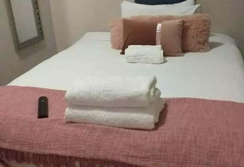 پانسیون Serenity River Front Gardens Resort