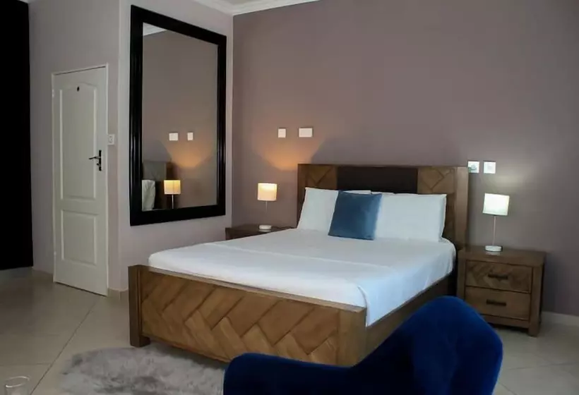 پانسیون Serenity River Front Gardens Resort