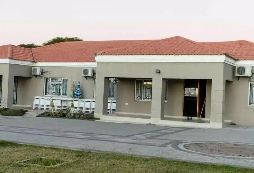 پانسیون Serenity River Front Gardens Resort
