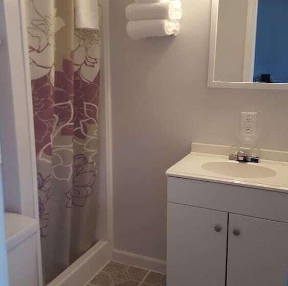 Country Squire Motel