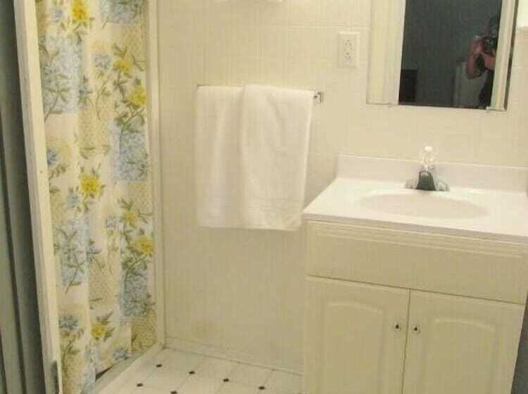 Country Squire Motel