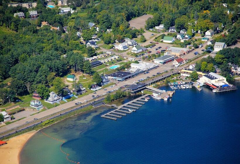 Half Moon Motel & Cottages