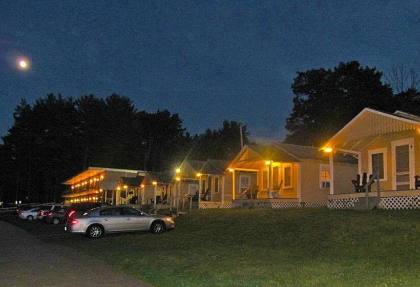 Half Moon Motel & Cottages