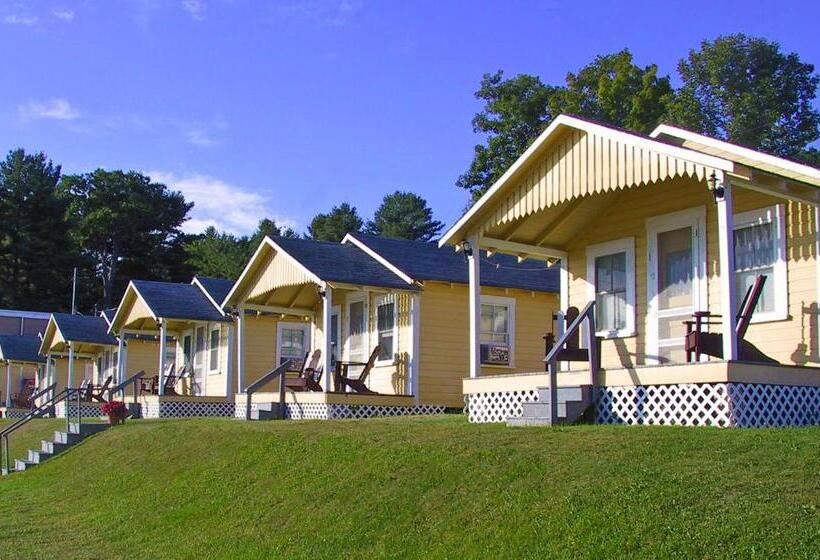 Half Moon Motel & Cottages