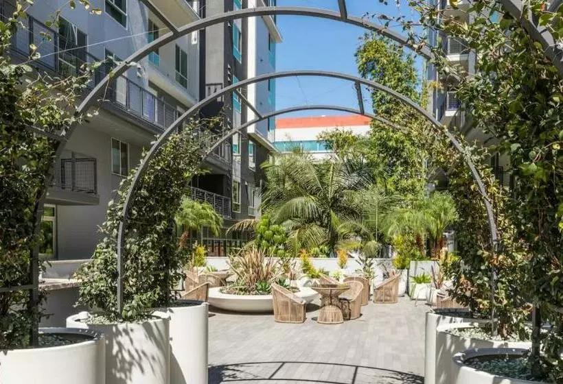 ホテル Modern Apartment Rentals