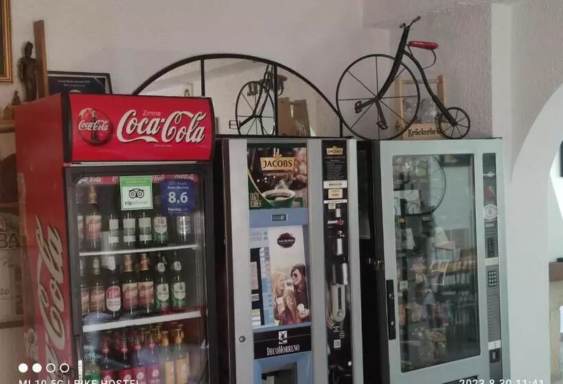 ホテル Bike Hostel&camp