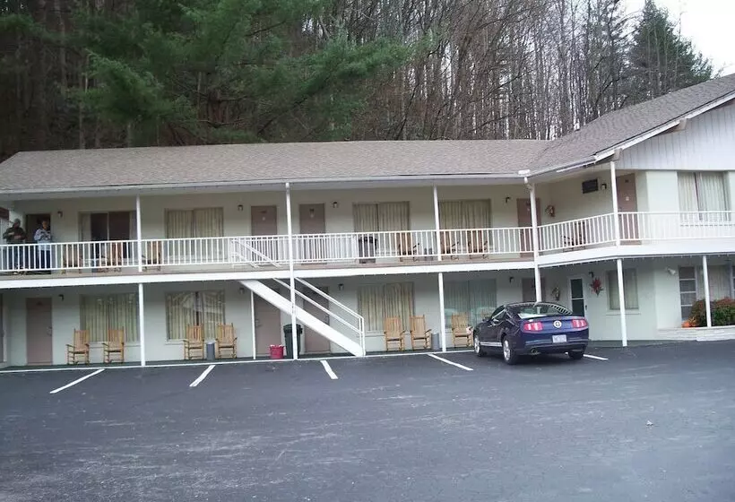 ホテル Castlewood Inn