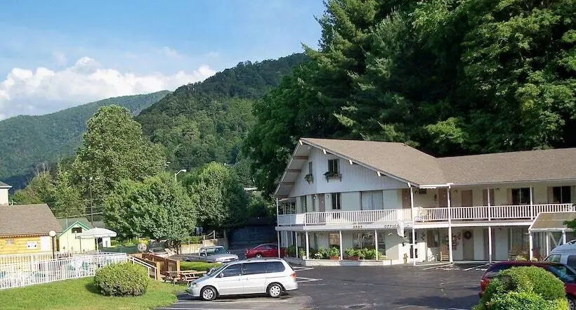ホテル Castlewood Inn