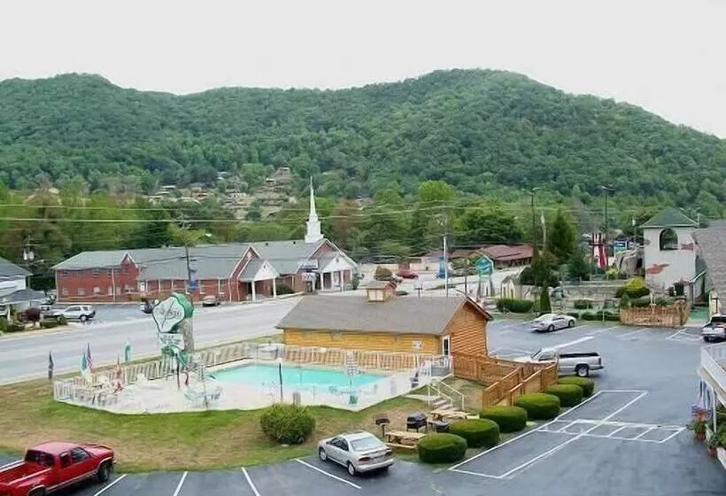 ホテル Castlewood Inn