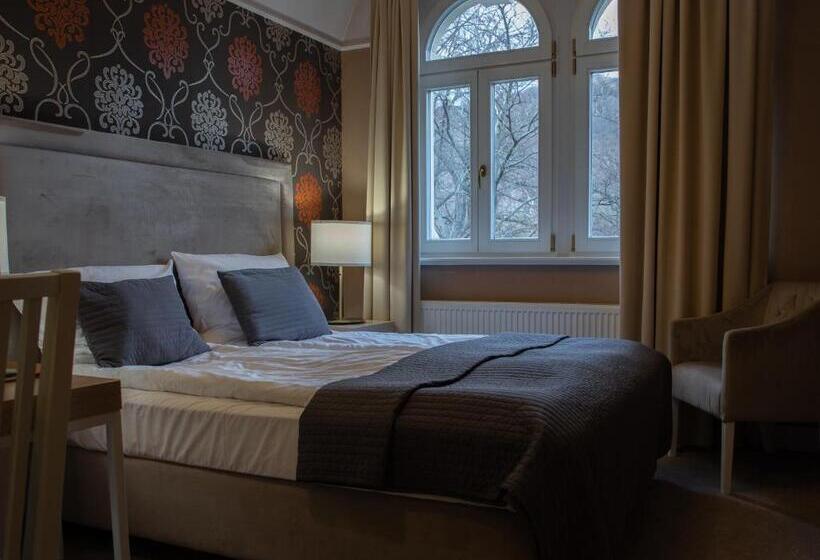 호텔 Dębowy Biowellness & Spa Góry Sowie