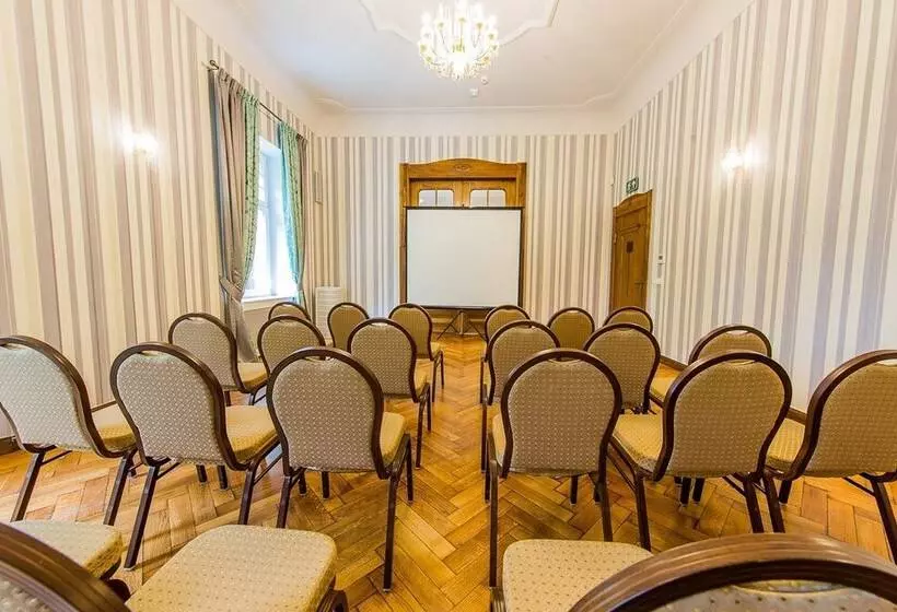 Hotelli Dębowy Biowellness & Spa Góry Sowie