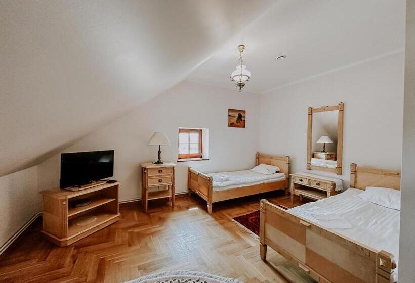 호텔 Dwór Mościbrody