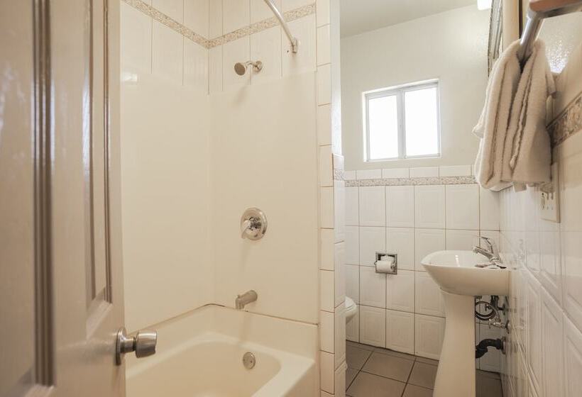 هتل Economy Inn Hollywood