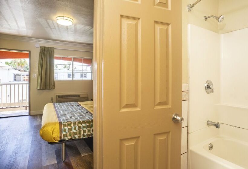 هتل Economy Inn Hollywood