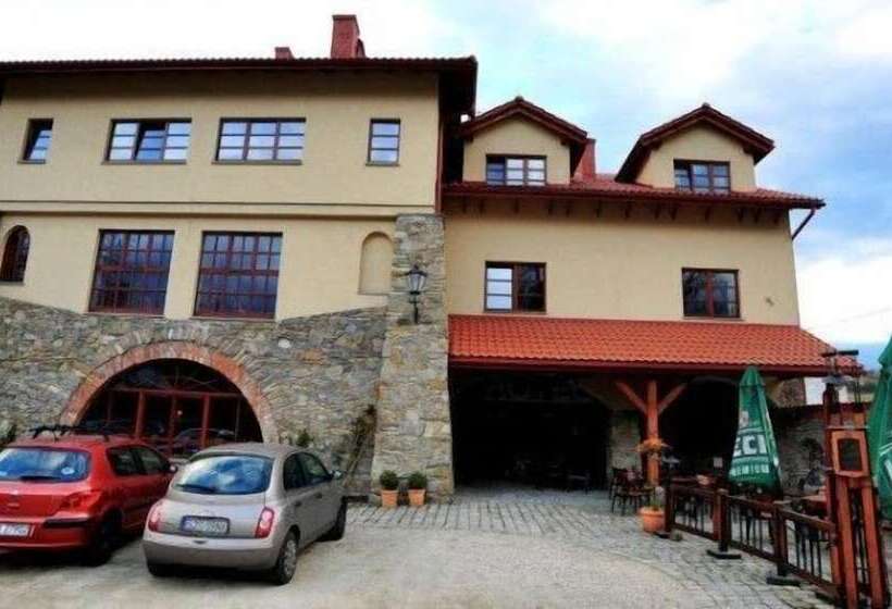 酒店 Folwark Stara Winiarnia