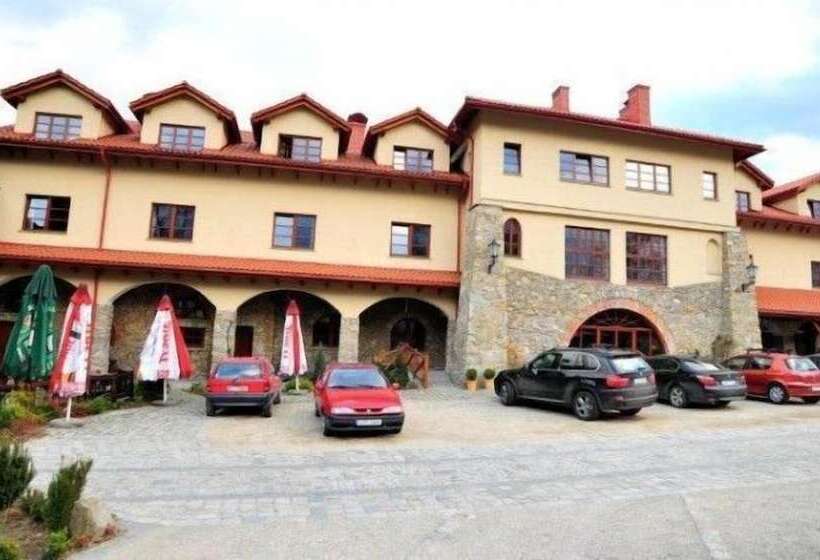 酒店 Folwark Stara Winiarnia