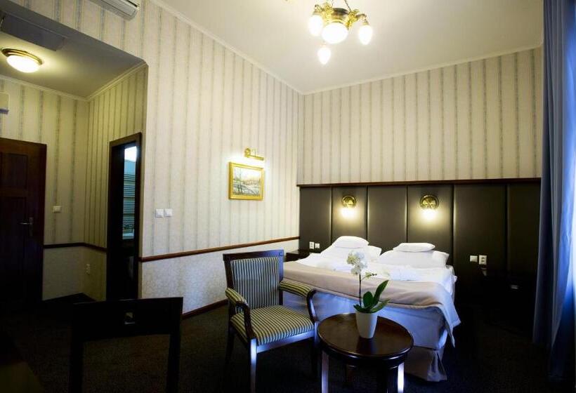 فندق Golden Eagle