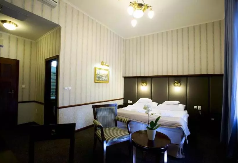 Hotel Golden Eagle