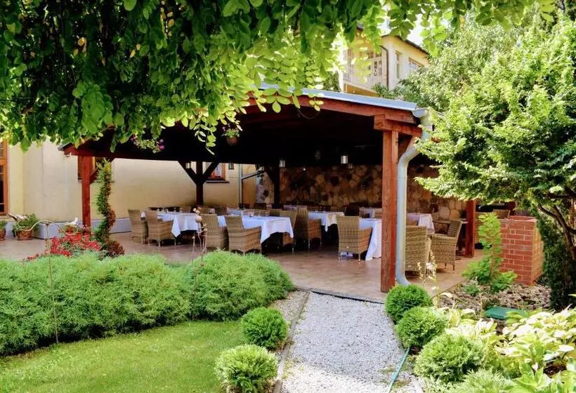 Hotel Golden Eagle
