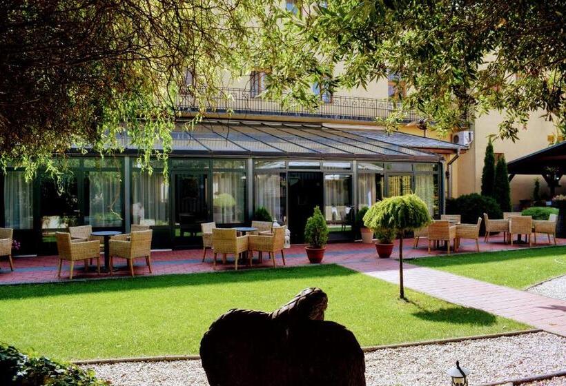 فندق Golden Eagle