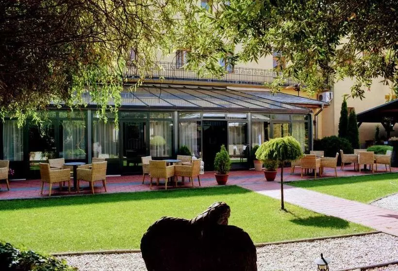 Hotel Golden Eagle