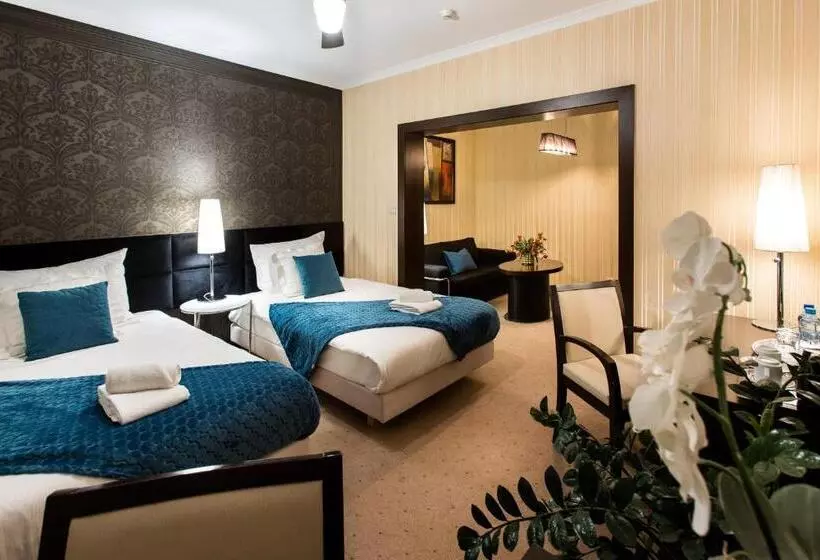 ホテル Iskierka Business & Spa