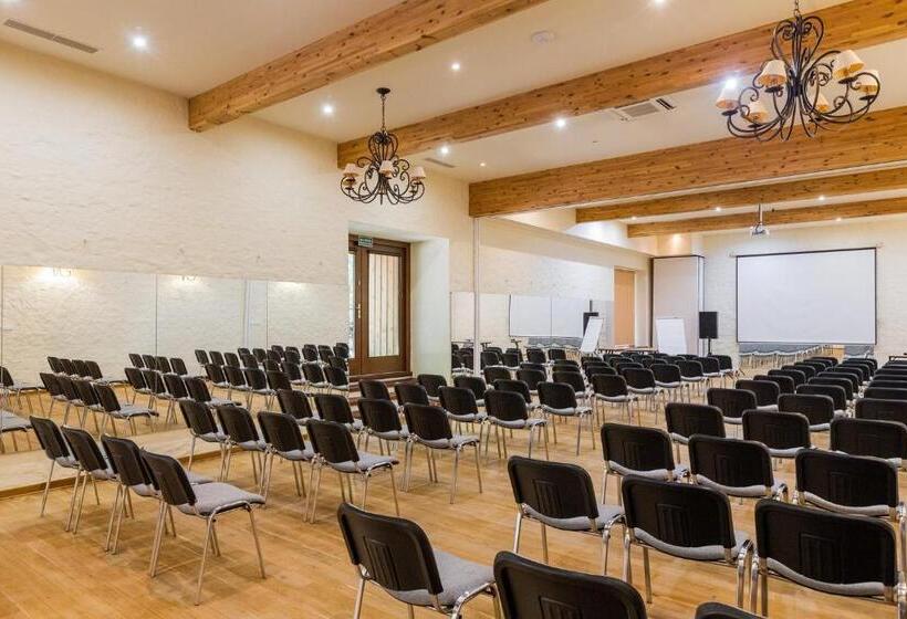 בית מלון כפרי Jabłoń Lake Resort