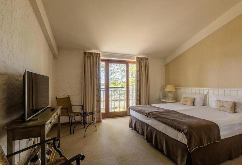 בית מלון כפרי Jabłoń Lake Resort