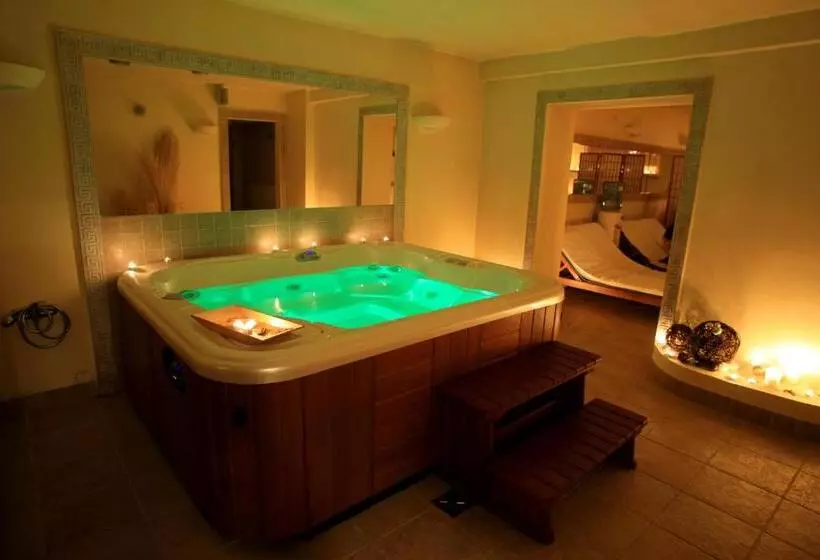 ホテル Jabłoń Lake Resort