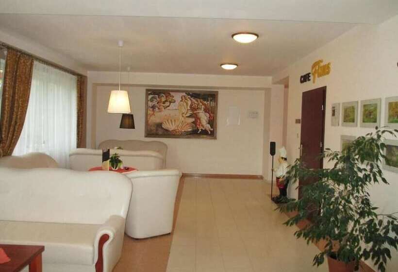 בית מלון כפרי Klinika Młodości Medical Spa