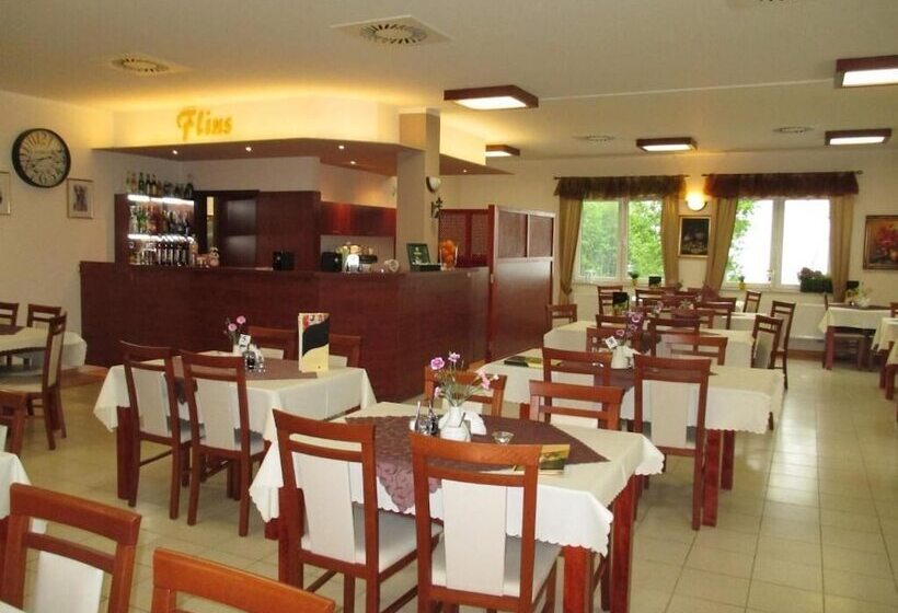 בית מלון כפרי Klinika Młodości Medical Spa