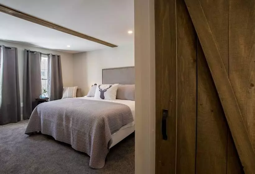 ホテル Mountain Meadows Lodge