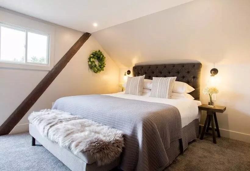 ホテル Mountain Meadows Lodge