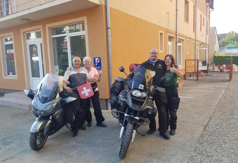 هتل Pensiunea Claudiu