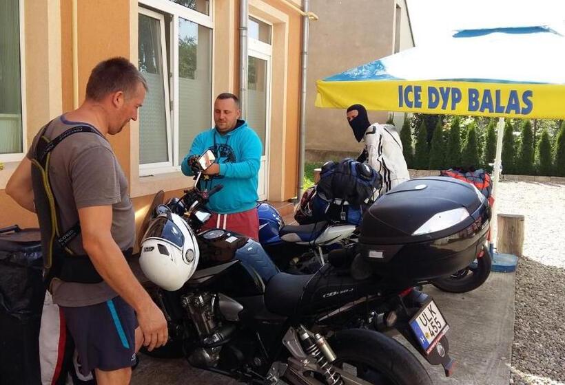 هتل Pensiunea Claudiu