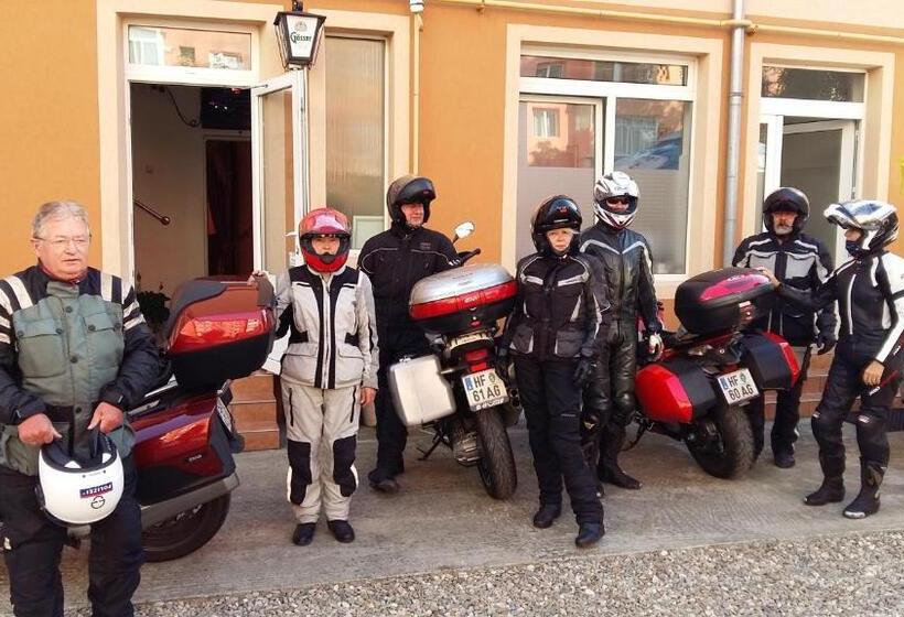 هتل Pensiunea Claudiu