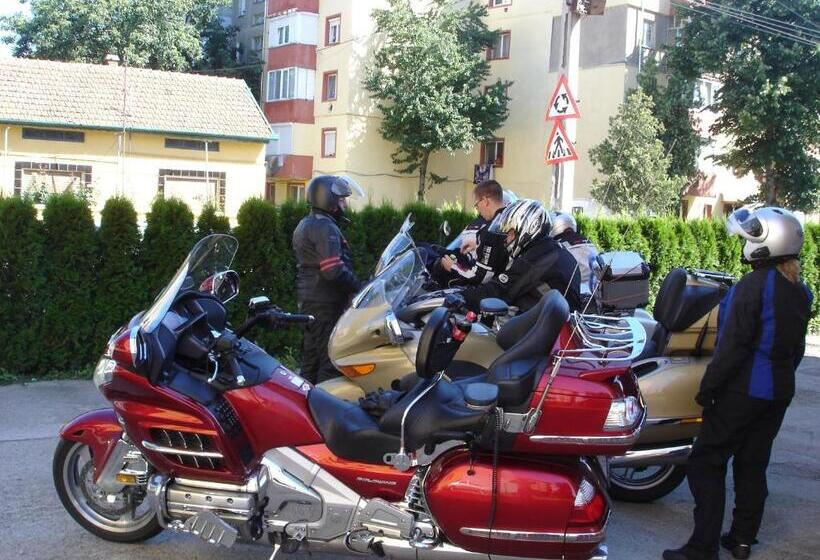 هتل Pensiunea Claudiu