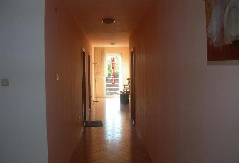 هتل Pensiunea Claudiu