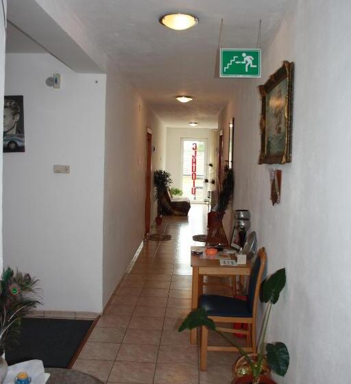 هتل Pensiunea Claudiu