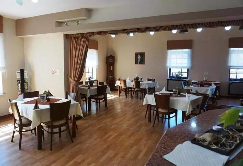 ホテル Restauracja Varia