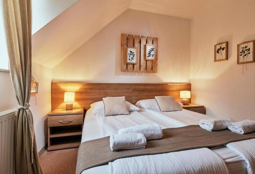 هتل Rooms & Restaurant Ostarija