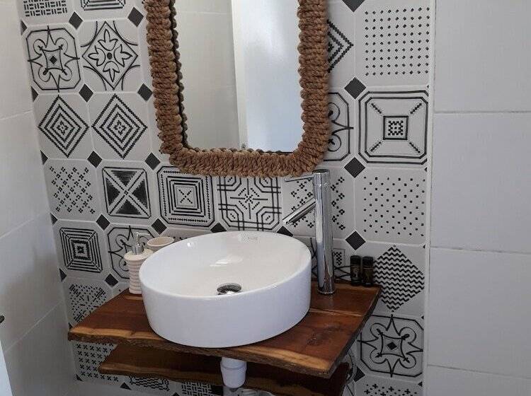 Отель Teacher S House