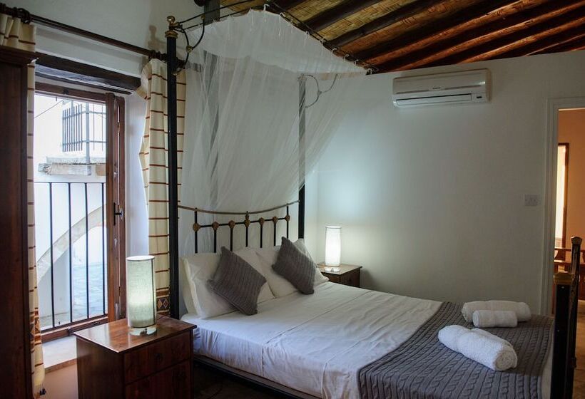 Отель Teacher S House