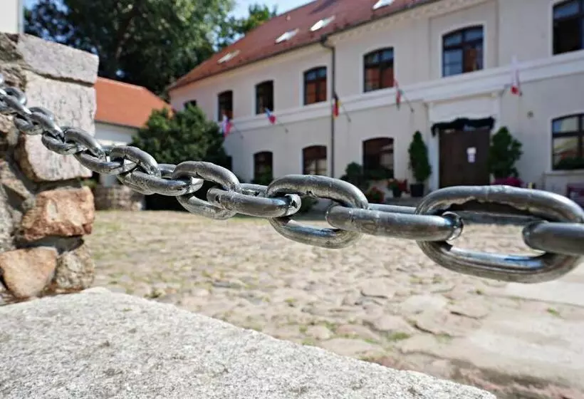 Hotelli Zamek Królewski We Wschowie